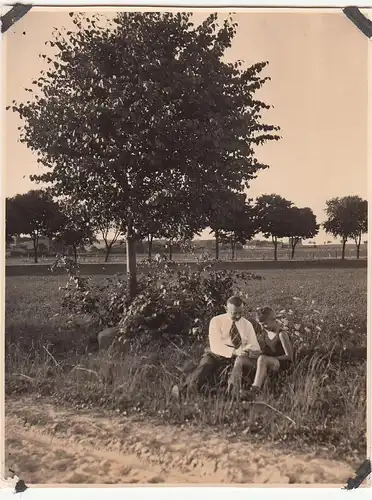 (F23530) Orig. Foto Tiefensee (Werneuchen), Herr u. Junge am Feldrand 1933