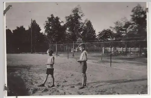 (F23494) Orig. Foto Glienicke / Nordbahn, Jungs im Freien 1932