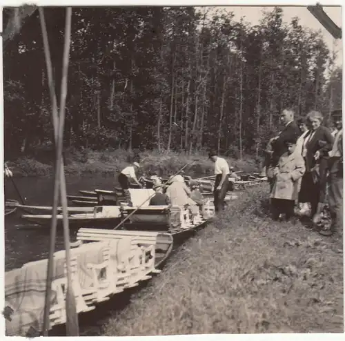 (F23472) Orig. Foto Spreewald, Personen am Ufer, Boote 1931