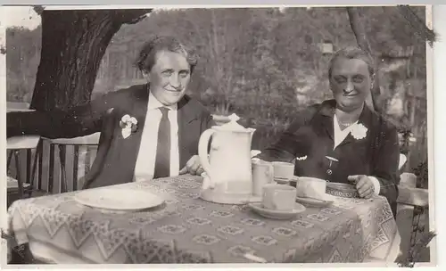 (F23469) Orig. Foto Paar am gedeckten Tisch im Freien, Schorfheide 1931