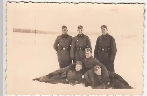 (F23416) Orig. Foto deutsche Soldaten im Freien, Winter 1940er