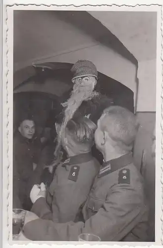 (F23413) Orig. Foto deutsche Soldaten u. Verkleideter, Feier 1940er