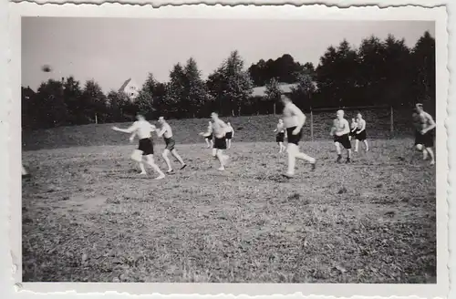(F23354) Orig. Foto Zwickau Planitz, Männer spielen Ball im Freibad 1940
