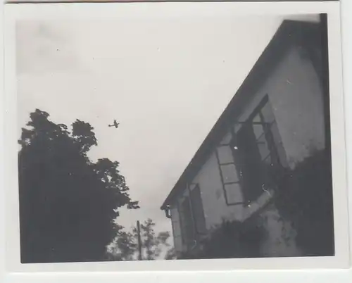 (F23263) Orig. Mini-Foto Flugzeug überfliegt Haus in Würbenthal 1936