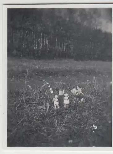 (F23257) 4x Orig. Mini-Foto Kind mit Körbchen am Haus, Leipnik Lipník 1936