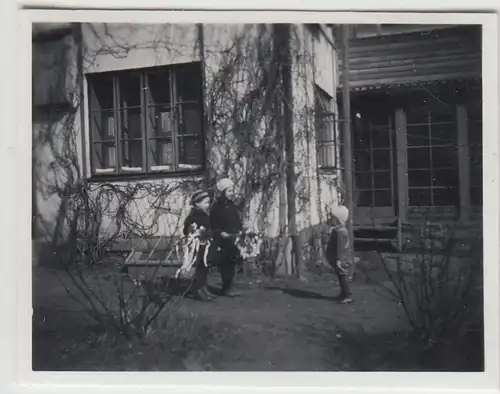 (F23251) Orig. Mini-Foto Kinder am Wohnhaus in Würbenthal 1936
