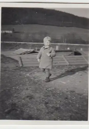 (F23249) Orig. Mini-Foto Kleinkind im Freien, Würbenthal 1935