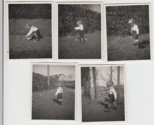 (F23212) 5x Orig. Mini-Foto Kind findet Osternest im Garten, Ostern 1935