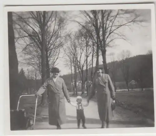 (F23195) Orig. Mini-Foto Spaziergang in Würbenthal, Vrbno pod Prad?dem 1935