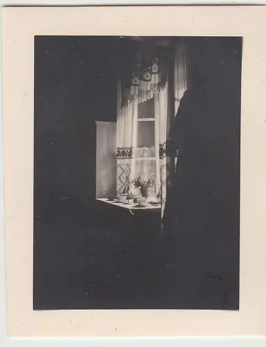 (F22982) Orig. Mini-Foto Frühstückstisch am Fenster 1932