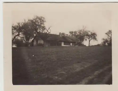 (F22896) Orig. Mini-Foto Scheune beim >Pührerhof< 1932