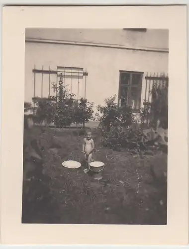 (F22855) Orig. Mini-Foto Würbenthal, Kind im Garten d. Grohmann-Kolonie 1932