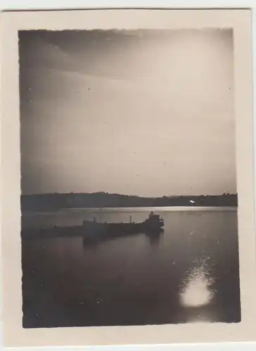 (F22841) Orig. Mini-Foto Portorose, Portoro?, Partie am Wasser bei Nacht 1932