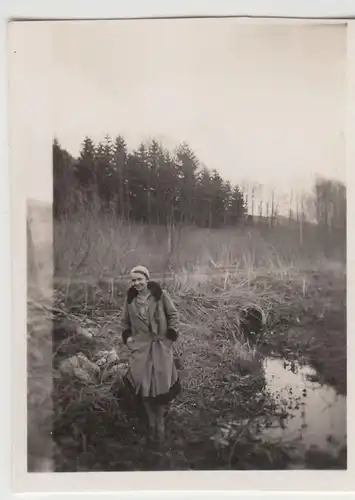 (F22819) Orig. Mini-Foto Würbenthal, junge Frau am Wasser 1932