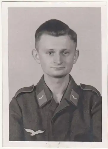 (F22777) Orig. Foto Porträt junger Luftwaffe-Soldat 1941