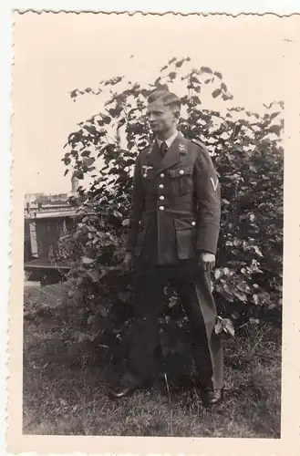 (F22748) Orig. Foto junger Luftwaffe-Soldat auf Urlaub in Görlitz 1941