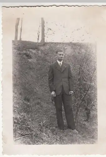 (F22712) Orig. Foto junger Mann im Freien 1938