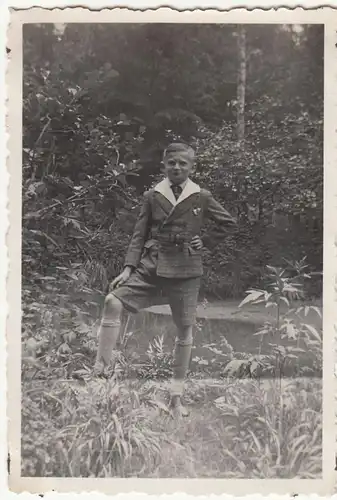 (F22708) Orig. Foto Junge im Freien >im Waldhaus< 1934