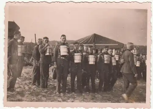 (F22705) Orig. Foto deutsche Soldaten bei einer Übung am Strand, Westen 1940