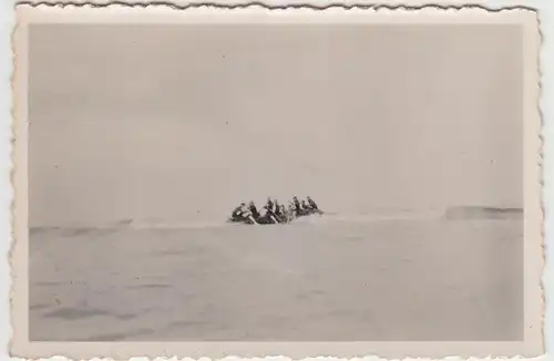 (F22701) Orig. Foto deutsche Soldaten in einem Schlauchboot 1940