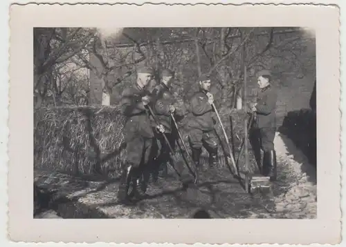 (F22674) Orig. Foto deutsche Soldaten im Freien, Westfront 1940