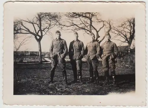 (F22672) Orig. Foto deutsche Soldaten im Freien, Westfront 1940