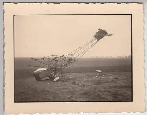 (F22653) Orig. Foto 2.WK Front, zerstörtes Flugzeug