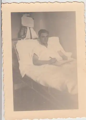 (F22636) Orig. Foto Standortlazarett Neumünster 1939, Soldat im Bett