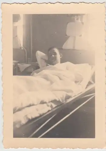 (F22635) Orig. Foto Standortlazarett Neumünster 1939, Soldat im Bett