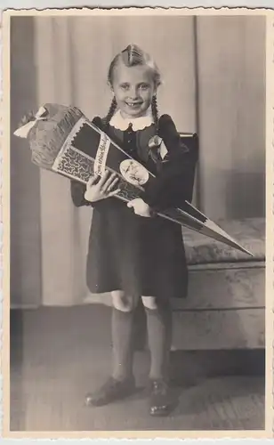 (F22527) Orig. Foto kleines Mädchen m. Zuckertüte, Görlitz 1953