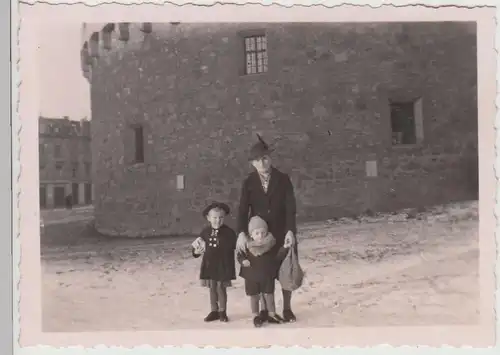 (F22523) Orig. Foto Görlitz, Frau mit kleinen Kindern am Kaisertrutz 1950