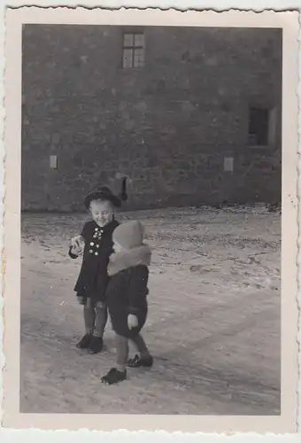 (F22522) Orig. Foto Görlitz, kleine Kinder am Kaisertrutz 1950