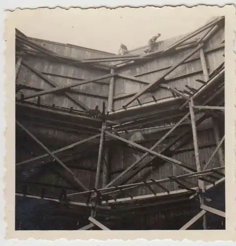 (F22427) Orig. Foto Bau eines Industrie-Turms, DDR 1950er