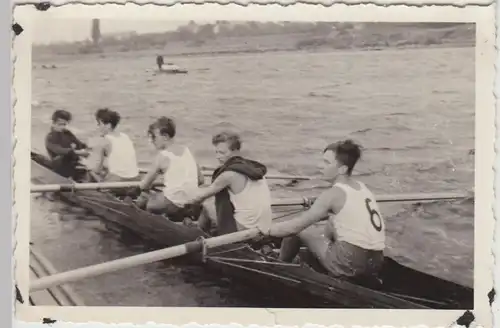 (F22348) Orig. Foto Sport-Ruderer a. Torgau a.d. Wasser 1950er