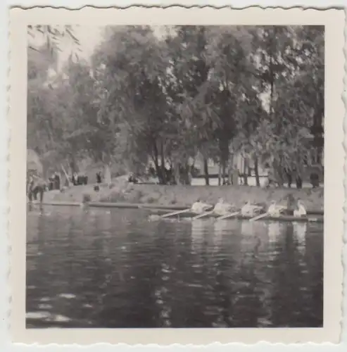 (F22339) Orig. Foto Sport-Ruderboot a.d. Wasser, DDR 1950