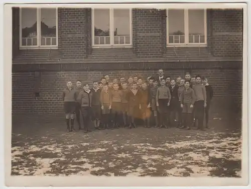 (F22317) Orig. Foto Schulklasse Jungs vor einem Schulgebäude 1931
