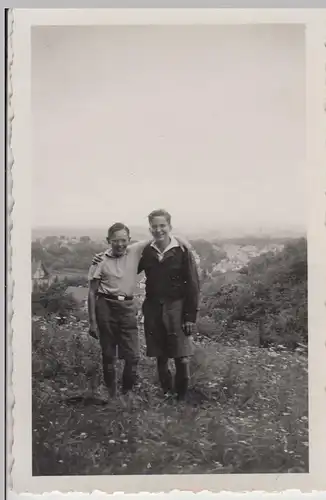 (F22303) Orig. Foto zwei Jungs im Freien 1930er