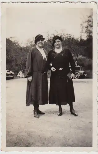(F22292) Orig. Foto Damen im Freien 1932