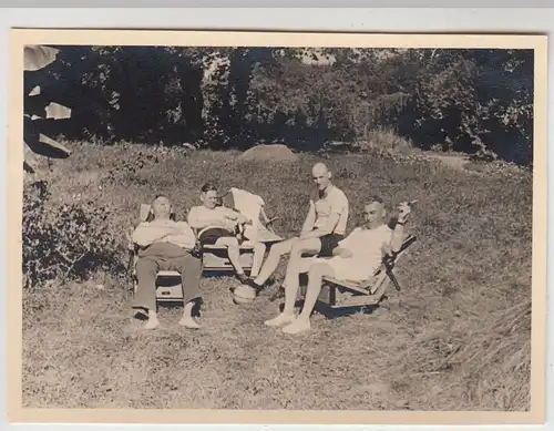 (F22279) Orig. Foto deutsche Soldaten in Zivil in Nantes, im Freien 1940