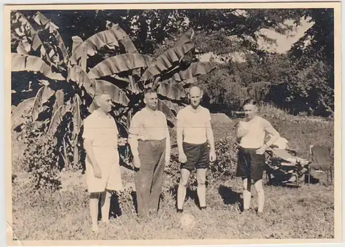 (F22278) Orig. Foto deutsche Soldaten in Zivil in Nantes, im Freien 1940