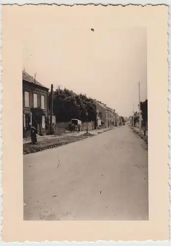 (F22206) Orig. Foto Straßenzug, vermutl. in Formerie 1940