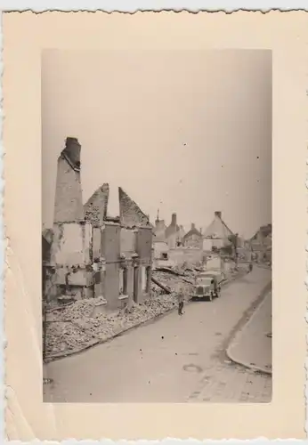 (F22200) Orig. Foto Formerie, zerstörte Stadt, Partie am Marktplatz 1940