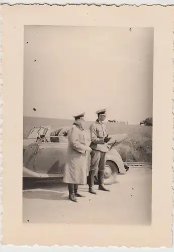 (F22193) Orig. Foto Fahrt nach Formerie 1940, deutsche Soldaten am Pkw