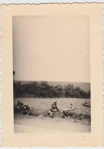 (F22190) Orig. Foto deutsche Soldaten, Marsch nach Formerie, Rast 1940