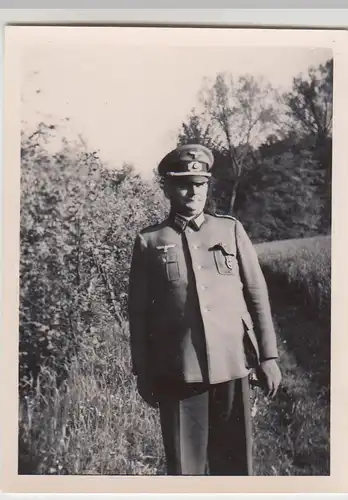 (F22160) Orig. Foto deutscher Soldat Kompaniearzt im Freien 1940