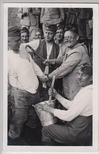 (F22136) Orig. Foto deutsche Soldaten in Weilerswist 1939, witzige Szene