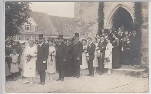 (F22110) Orig. Foto Hochzeit, mehrere Paare vor Kircheneingang 1920/30er