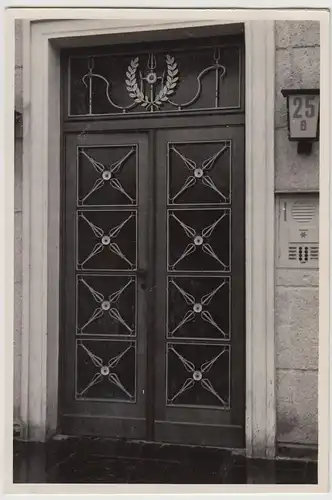 (F22106) Orig. Foto Hausbau nach d. Krieg, Beispiel Türgestaltung 1950er