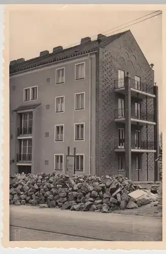 (F21987) Orig. Foto Halberstadt, Wohnhaus, Trümmerhaufen 1950er