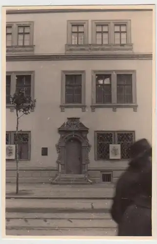 (F21936) Orig. Foto Berlin, verzierte Tür am Haus der Stadtbibliothek 1952